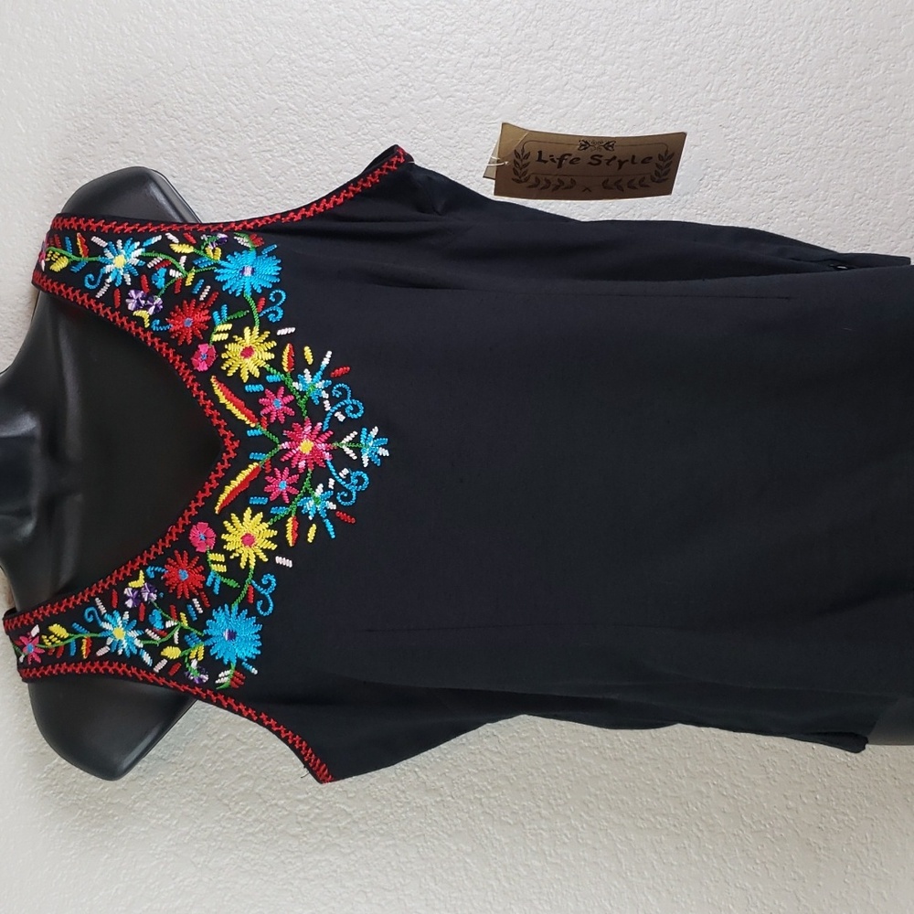 Life Style | NWT Women's Linen Cotton Floral Embroidered Sleeveless Top  L